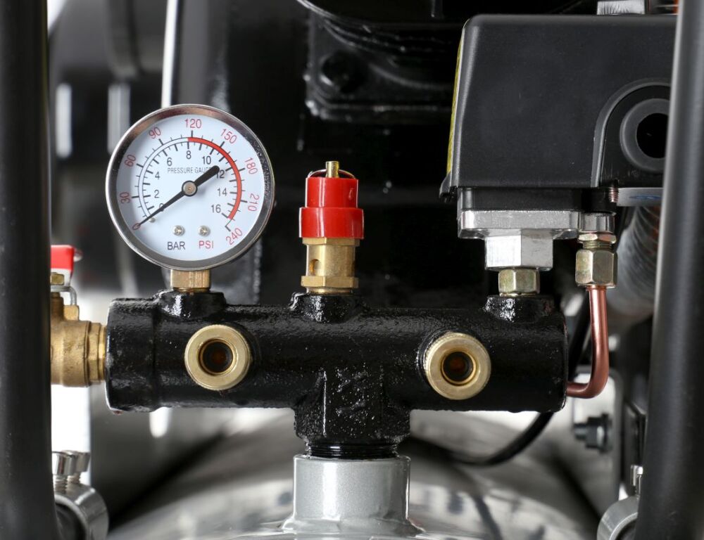 Olejový kompresor 300l, 3 písty, 400V, 9,5 KW TAGRED TA311B
