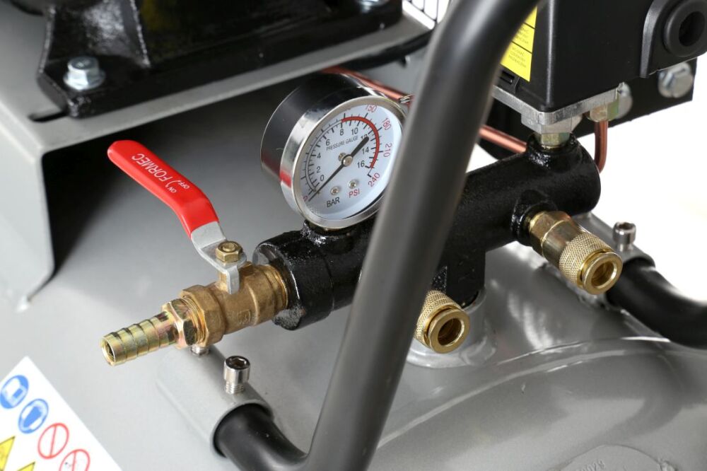 Olejový kompresor 300l, 3 písty, 400V, 9,5 KW TAGRED TA311B